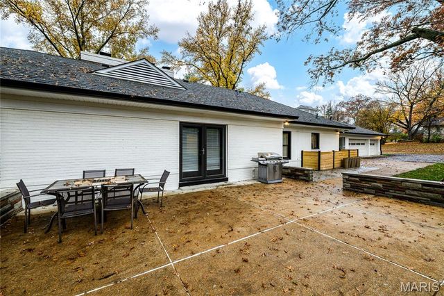 18 Country Aire Drive, St Louis, MO 63131