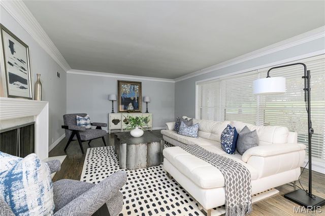 18 Country Aire Drive, St Louis, MO 63131