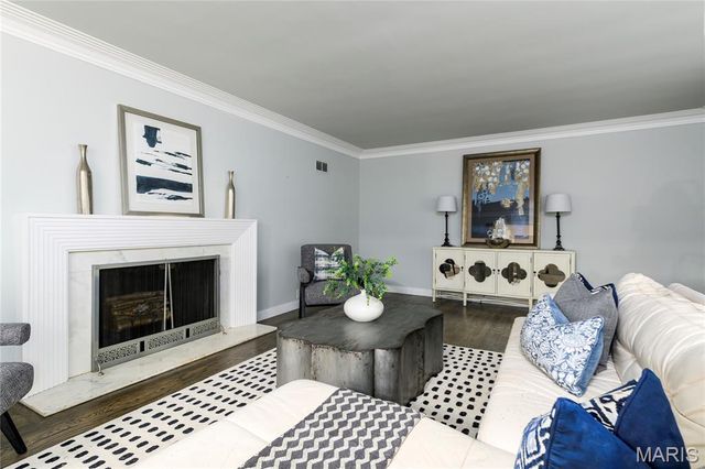 18 Country Aire Drive, St Louis, MO 63131