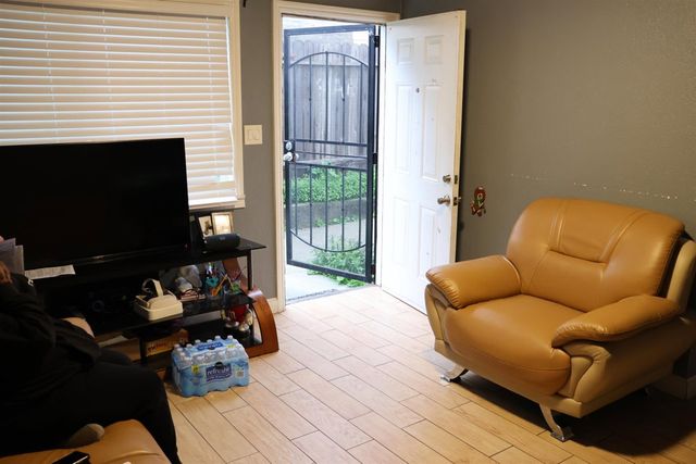 2120 E 22Nd St, Oakland, CA 94606