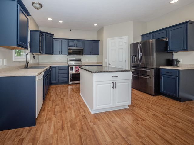 27120 Birmingham Court, Antwerp Twp, MI 49079