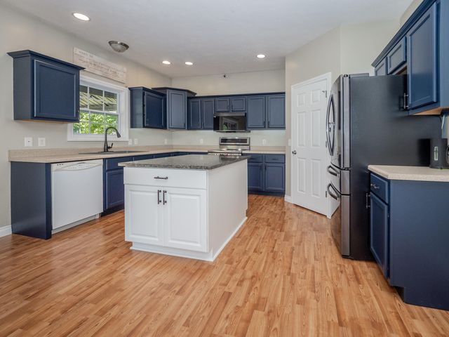 27120 Birmingham Court, Antwerp Twp, MI 49079