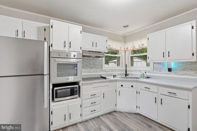 2605 WOODLAWN DR, Bristol, PA 19007