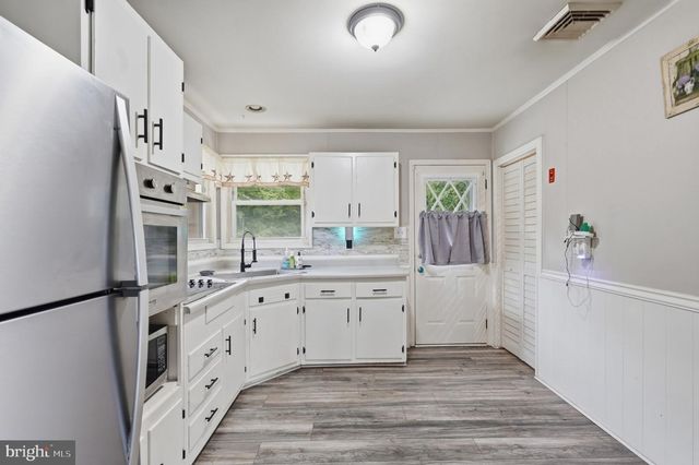2605 WOODLAWN DR, Bristol, PA 19007