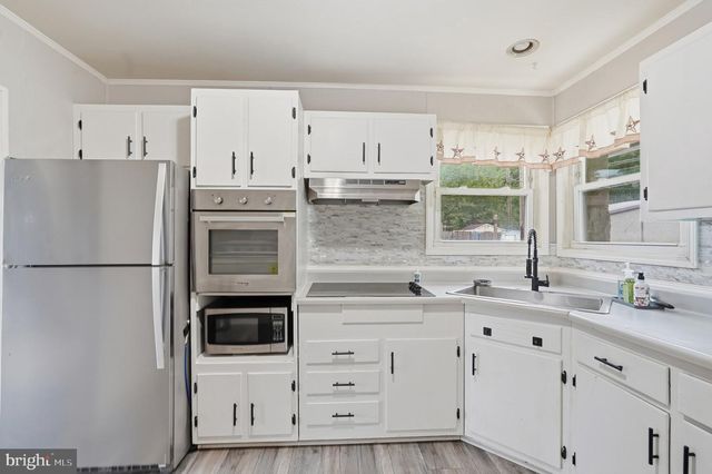 2605 WOODLAWN DR, Bristol, PA 19007