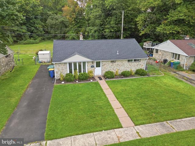 2605 WOODLAWN DR, Bristol, PA 19007