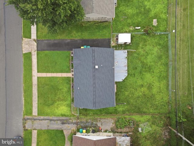 2605 WOODLAWN DR, Bristol, PA 19007