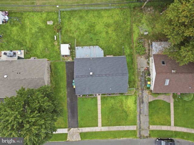 2605 WOODLAWN DR, Bristol, PA 19007