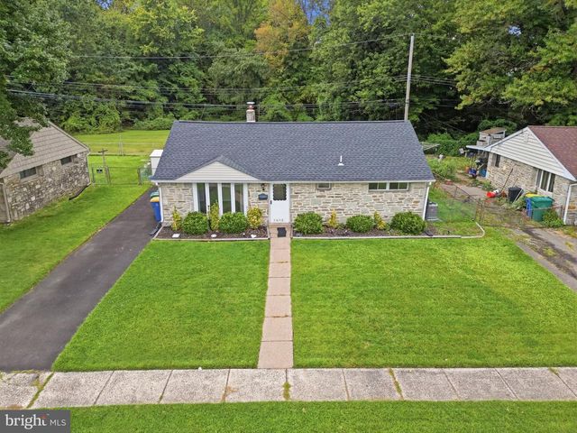 2605 WOODLAWN DR, Bristol, PA 19007