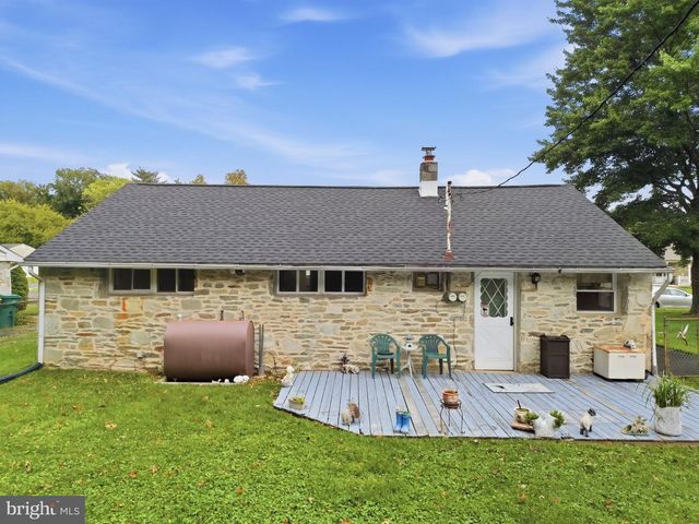 2605 WOODLAWN DR, Bristol, PA 19007