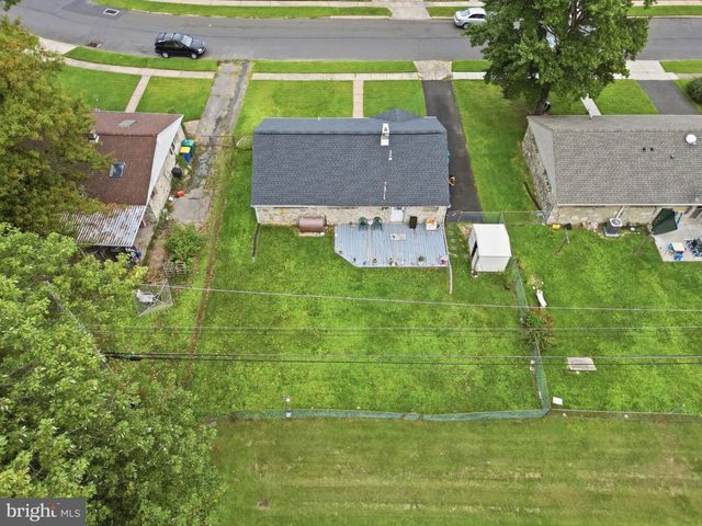 2605 WOODLAWN DR, Bristol, PA 19007