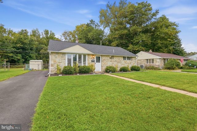 2605 WOODLAWN DR, Bristol, PA 19007
