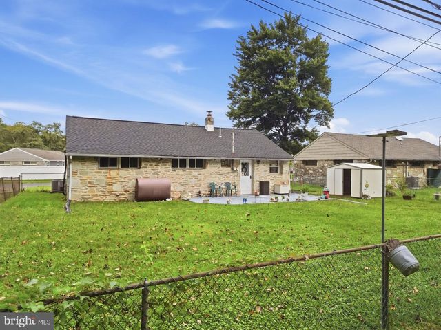2605 WOODLAWN DR, Bristol, PA 19007