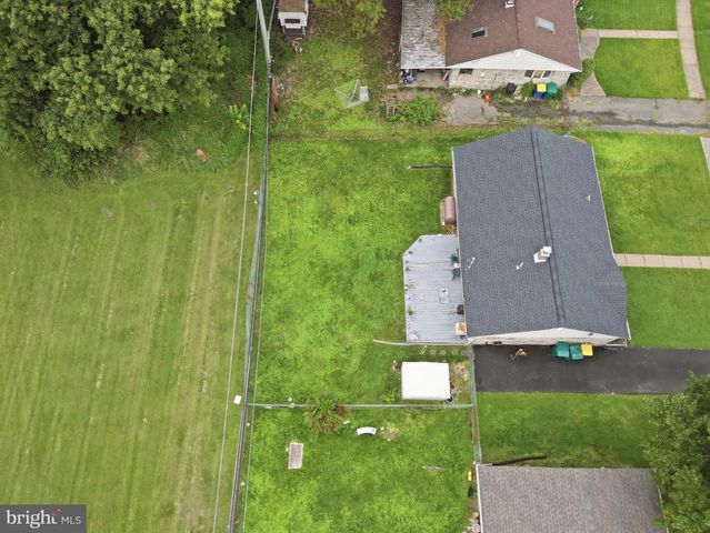 2605 WOODLAWN DR, Bristol, PA 19007