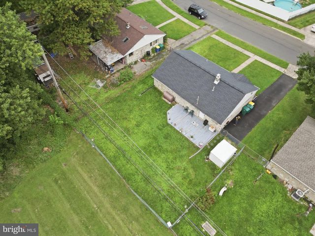 2605 WOODLAWN DR, Bristol, PA 19007