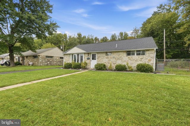 2605 WOODLAWN DR, Bristol, PA 19007