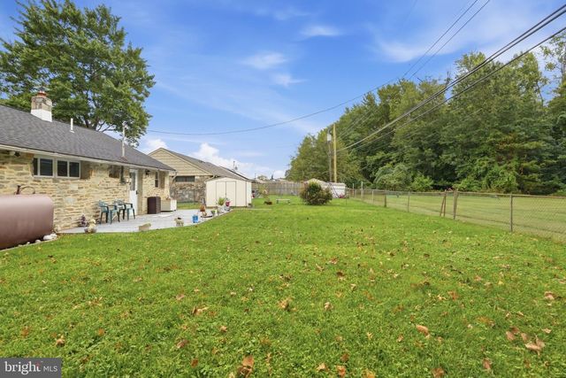 2605 WOODLAWN DR, Bristol, PA 19007