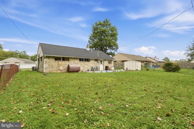 2605 WOODLAWN DR, Bristol, PA 19007