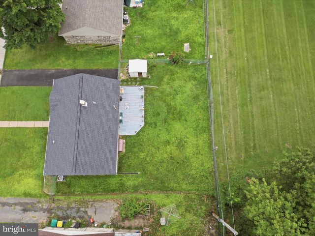2605 WOODLAWN DR, Bristol, PA 19007
