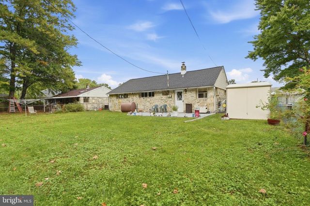 2605 WOODLAWN DR, Bristol, PA 19007