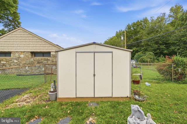 2605 WOODLAWN DR, Bristol, PA 19007