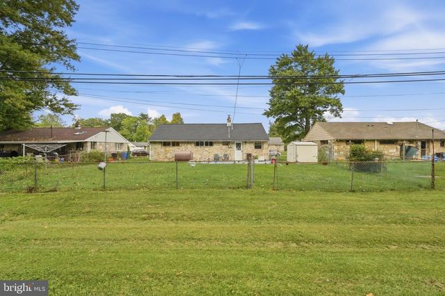 2605 WOODLAWN DR, Bristol, PA 19007