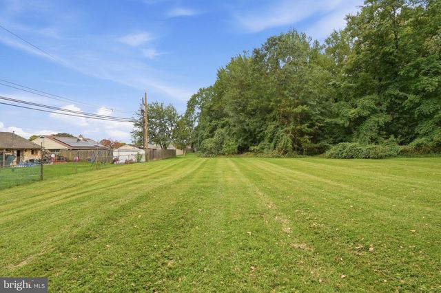 2605 WOODLAWN DR, Bristol, PA 19007