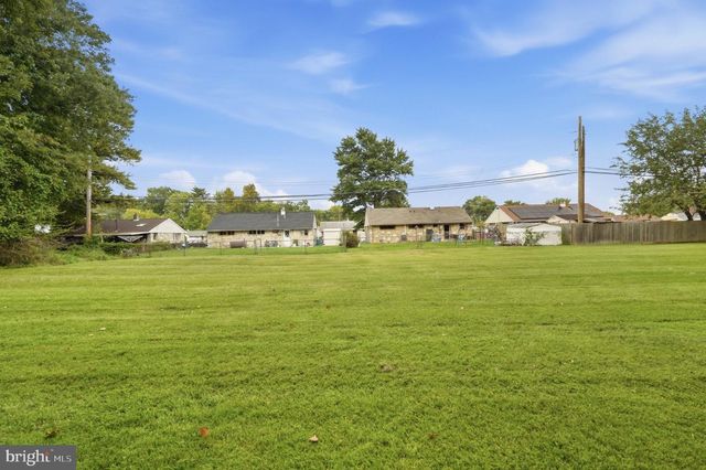 2605 WOODLAWN DR, Bristol, PA 19007