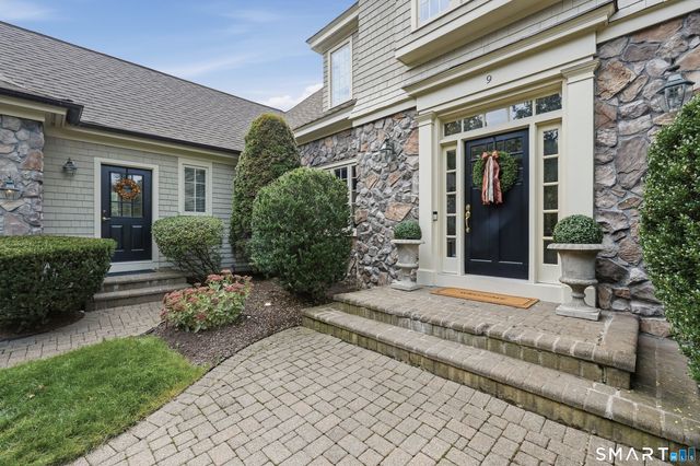 9 Whitehall Court, Middlebury, CT 06762