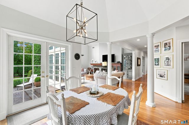 9 Whitehall Court, Middlebury, CT 06762