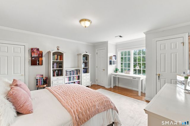 9 Whitehall Court, Middlebury, CT 06762
