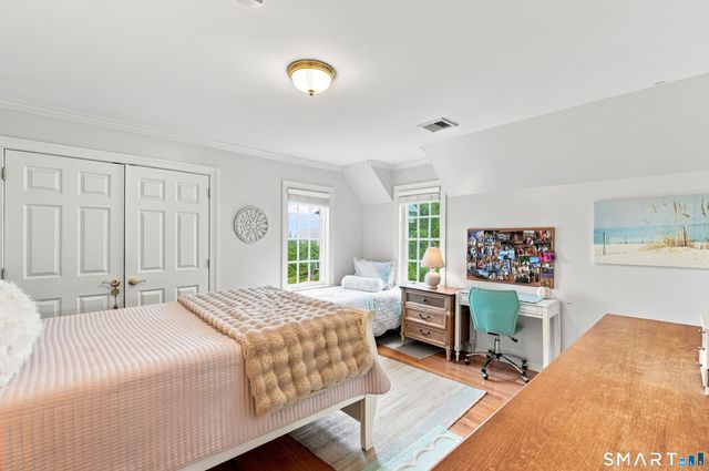 9 Whitehall Court, Middlebury, CT 06762