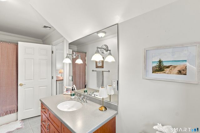 9 Whitehall Court, Middlebury, CT 06762