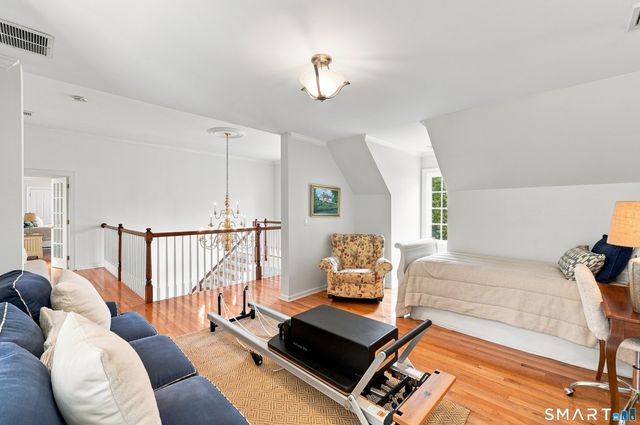9 Whitehall Court, Middlebury, CT 06762
