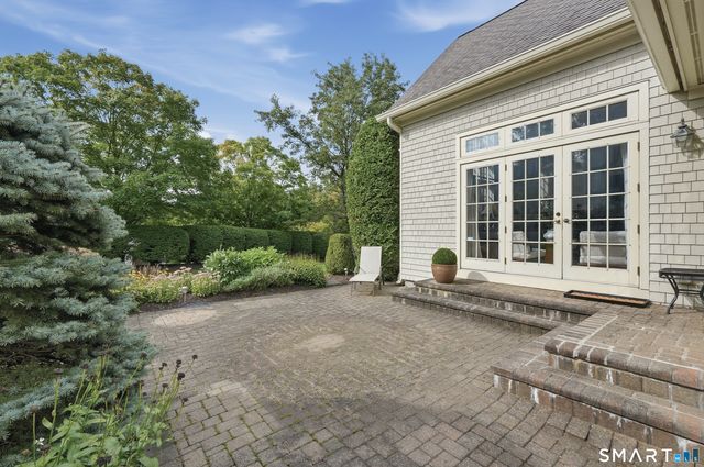9 Whitehall Court, Middlebury, CT 06762