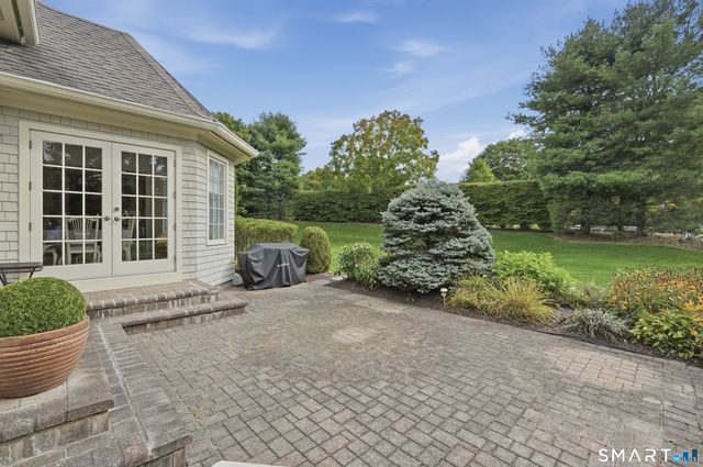 9 Whitehall Court, Middlebury, CT 06762