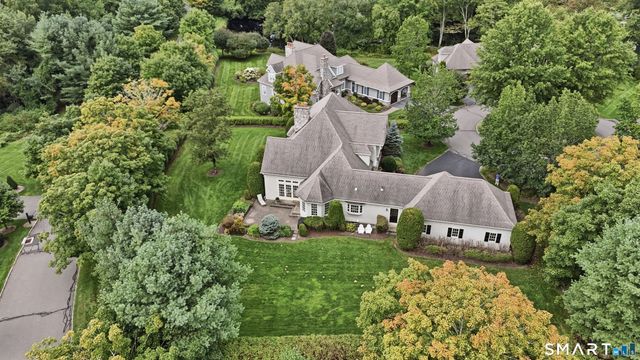 9 Whitehall Court, Middlebury, CT 06762