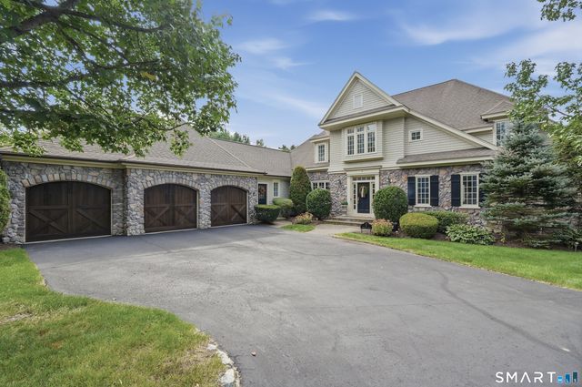 9 Whitehall Court, Middlebury, CT 06762