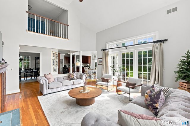 9 Whitehall Court, Middlebury, CT 06762