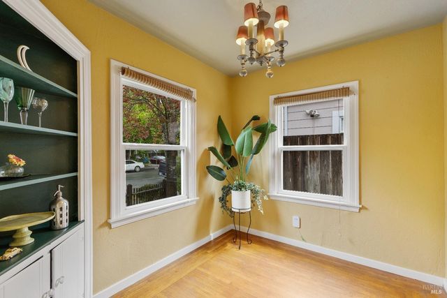 872 Carr Ave, Santa Rosa, CA 95404