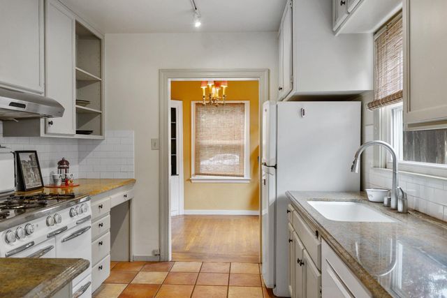 872 Carr Ave, Santa Rosa, CA 95404