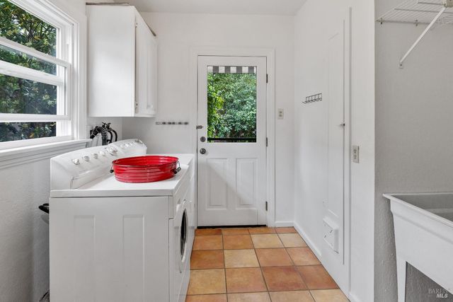 872 Carr Ave, Santa Rosa, CA 95404