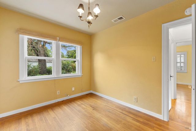 872 Carr Ave, Santa Rosa, CA 95404