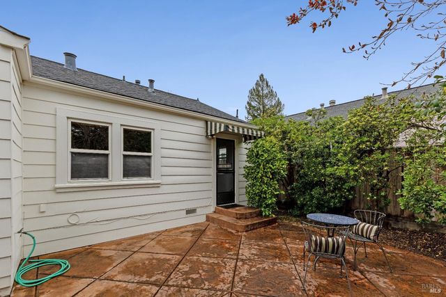 872 Carr Ave, Santa Rosa, CA 95404