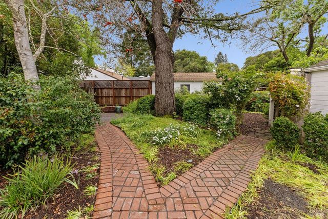 872 Carr Ave, Santa Rosa, CA 95404