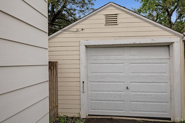 872 Carr Ave, Santa Rosa, CA 95404