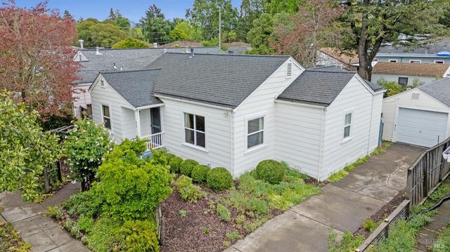 872 Carr Ave, Santa Rosa, CA 95404