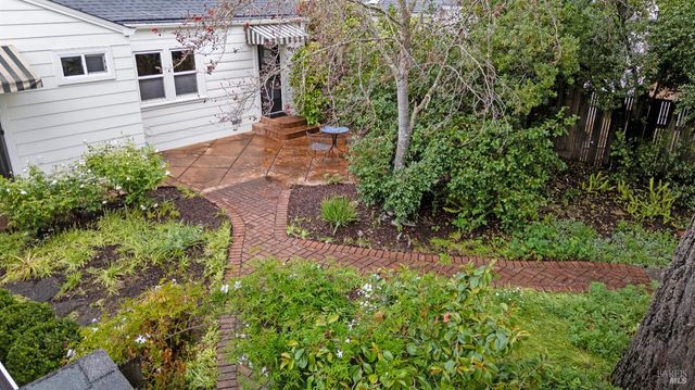 872 Carr Ave, Santa Rosa, CA 95404