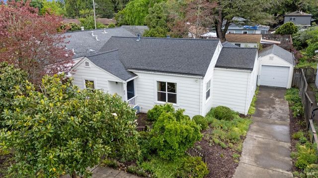 872 Carr Ave, Santa Rosa, CA 95404