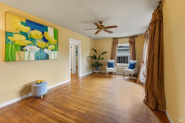 872 Carr Ave, Santa Rosa, CA 95404